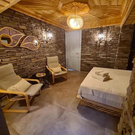 Amber Akyaka Akyaka (Mugla)
